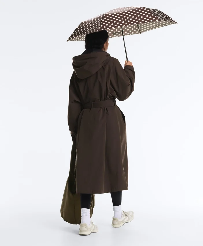 Leichter Regenschirm mit Polka-Dot-Muster Leichter Regenschirm mit Polka-Dot-Muster