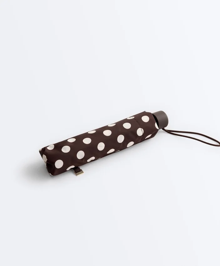 Leichter Regenschirm mit Polka-Dot-Muster Leichter Regenschirm mit Polka-Dot-Muster