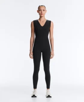 Light Touch Jumpsuit mit V-Ausschnitt Light Touch Jumpsuit mit V-Ausschnitt
