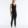 Light Touch Jumpsuit mit V-Ausschnitt Light Touch Jumpsuit mit V-Ausschnitt