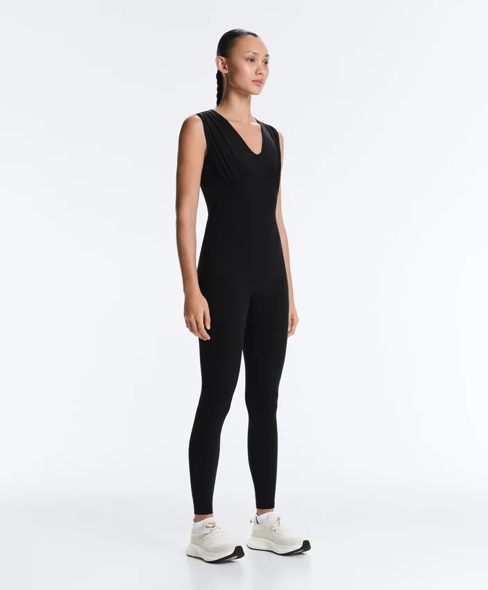 Light Touch Jumpsuit mit V-Ausschnitt Light Touch Jumpsuit mit V-Ausschnitt