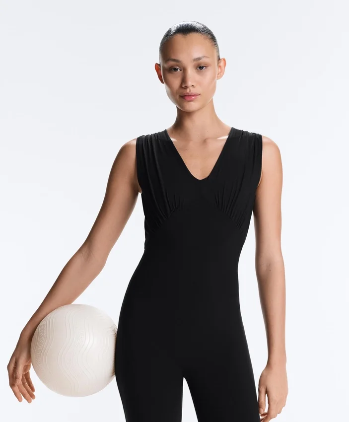 Light Touch Jumpsuit mit V-Ausschnitt Light Touch Jumpsuit mit V-Ausschnitt