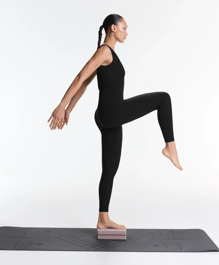 Light Touch Jumpsuit mit V-Ausschnitt Light Touch Jumpsuit mit V-Ausschnitt