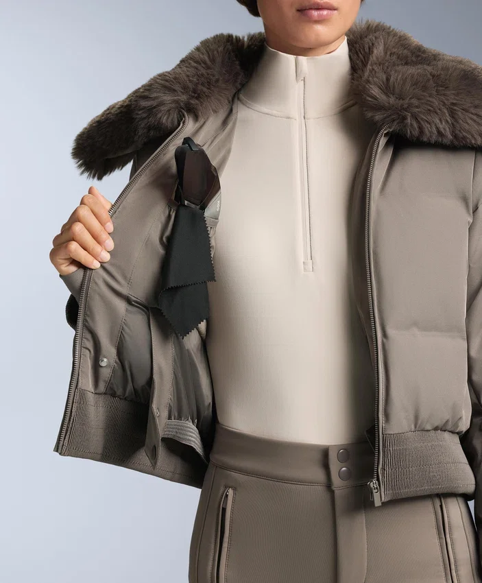 Minardi Piume Ski – wasserabweisende Jacke aus 80 % Daunen und 20 % Federn Minardi Piume Ski – wasserabweisende Jacke aus 80 % Daunen und 20 % Federn
