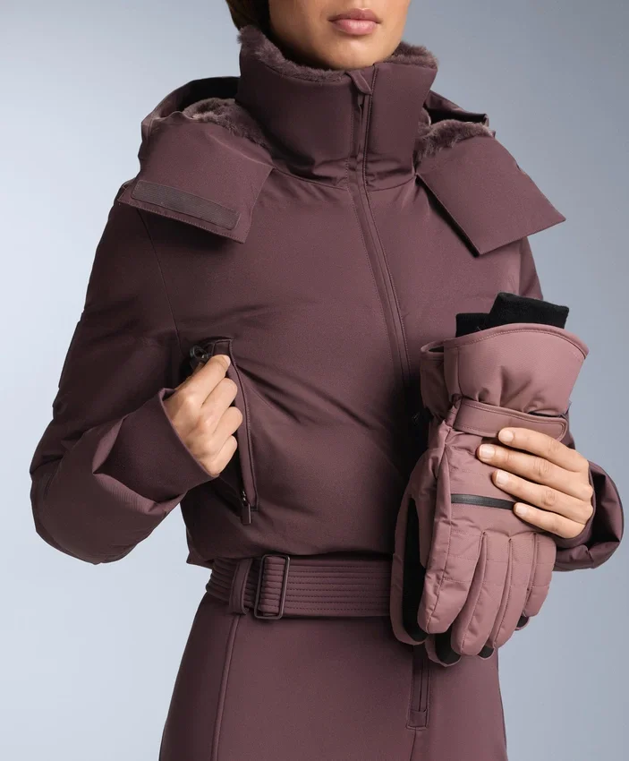 Minardi Piume Ski – wasserabweisender, gefütterter Jumpsuit mit 80 % Daunen- und 20 % Federfüllung Minardi Piume Ski – wasserabweisender, gefütterter Jumpsuit mit 80 % Daunen- und 20 % Federfüllung