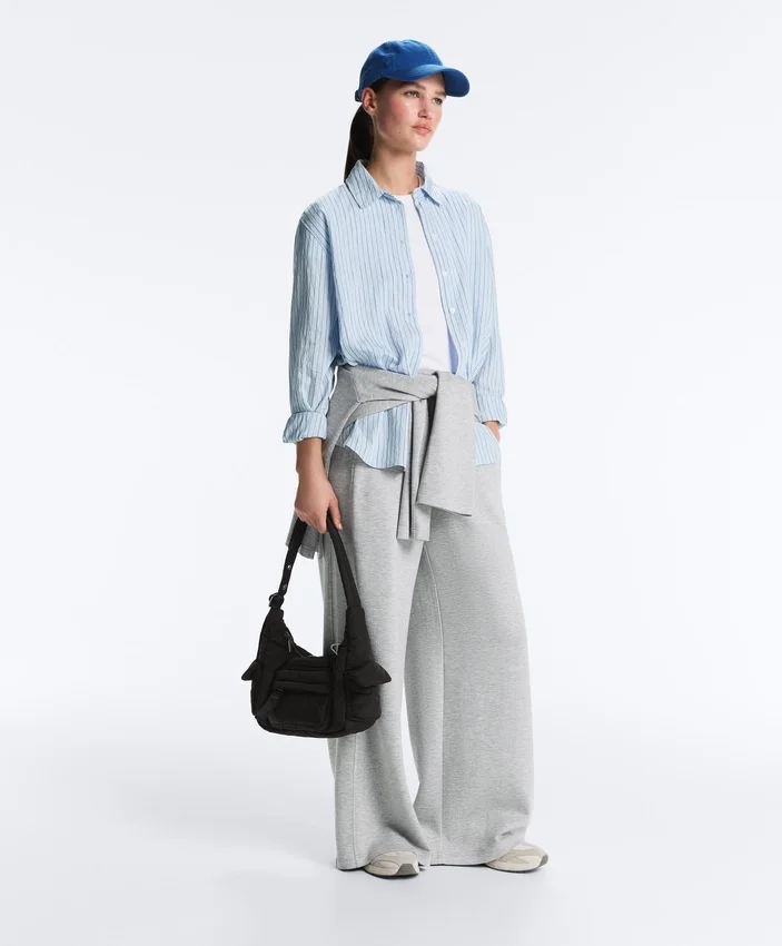 Mini-Tasche mit Maxi-Taschen Mini-Tasche mit Maxi-Taschen