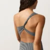 Mini-Trikinis mit Vichy-Karomuster und asymmetrischem Ausschnitt Mini-Trikinis mit Vichy-Karomuster und asymmetrischem Ausschnitt