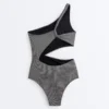 Mini-Trikinis mit Vichy-Karomuster und asymmetrischem Ausschnitt Mini-Trikinis mit Vichy-Karomuster und asymmetrischem Ausschnitt