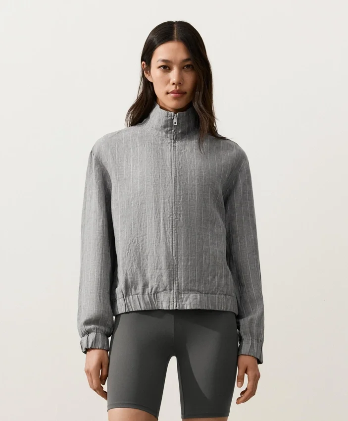 Nadelstreifen-Jacke aus 100 % Leinen mit Stehkragen Nadelstreifen-Jacke aus 100 % Leinen mit Stehkragen