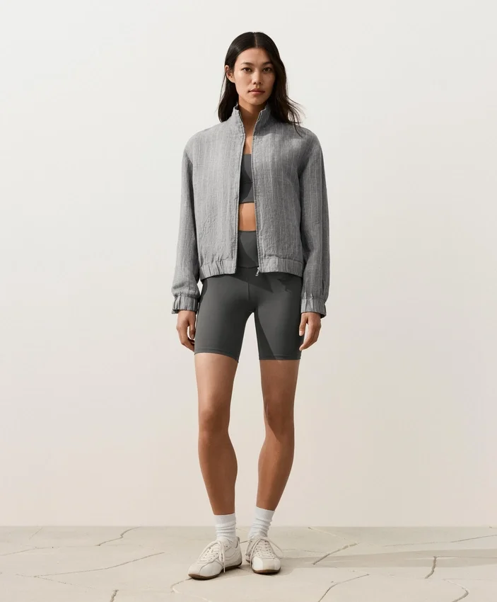 Nadelstreifen-Jacke aus 100 % Leinen mit Stehkragen Nadelstreifen-Jacke aus 100 % Leinen mit Stehkragen