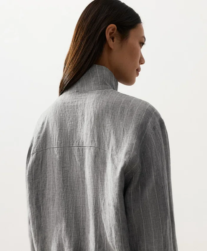 Nadelstreifen-Jacke aus 100 % Leinen mit Stehkragen Nadelstreifen-Jacke aus 100 % Leinen mit Stehkragen