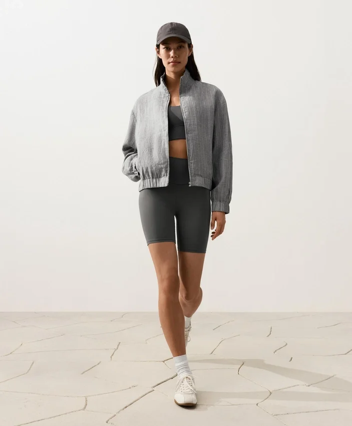 Nadelstreifen-Jacke aus 100 % Leinen mit Stehkragen Nadelstreifen-Jacke aus 100 % Leinen mit Stehkragen