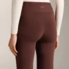 Nahtlose Bootcut-Hose mit hoher Taille und besonders warmer Isolierung Nahtlose Bootcut-Hose mit hoher Taille und besonders warmer Isolierung