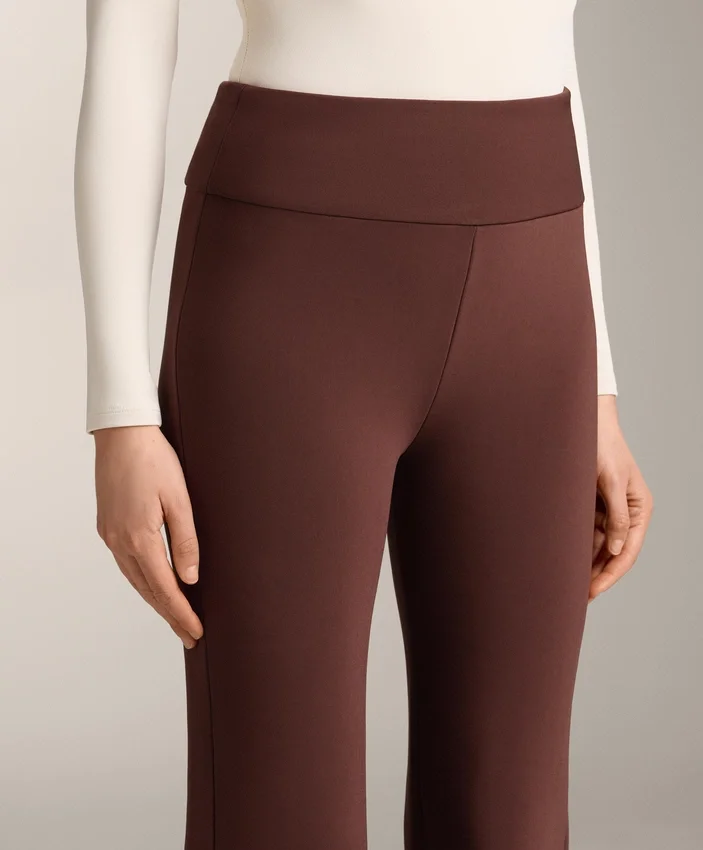 Nahtlose Bootcut-Hose mit hoher Taille und besonders warmer Isolierung Nahtlose Bootcut-Hose mit hoher Taille und besonders warmer Isolierung