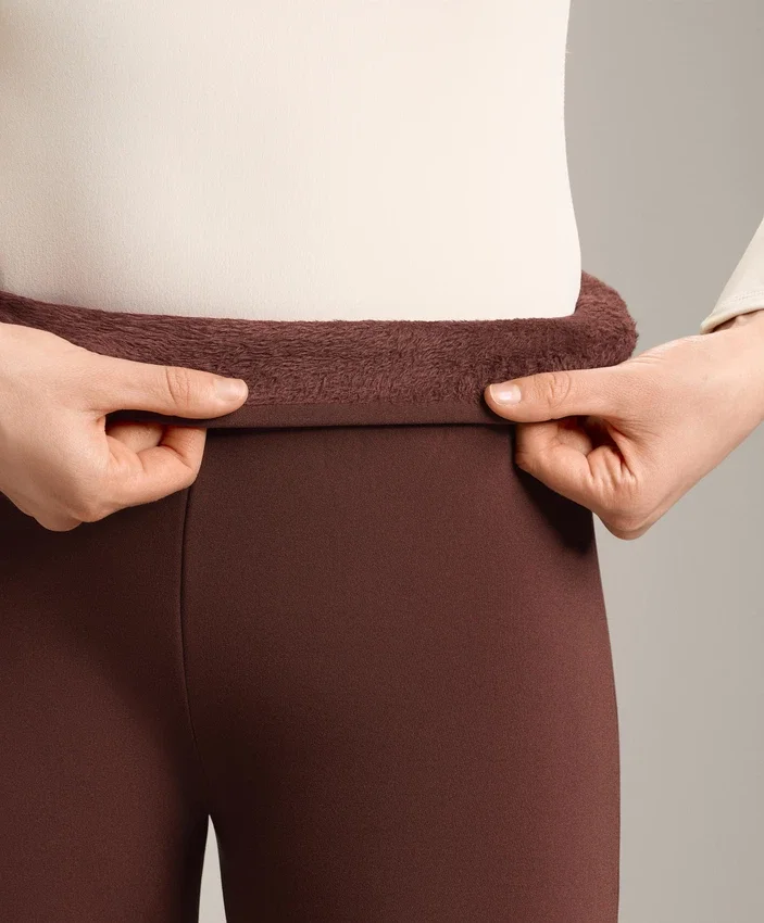 Nahtlose Bootcut-Hose mit hoher Taille und besonders warmer Isolierung Nahtlose Bootcut-Hose mit hoher Taille und besonders warmer Isolierung