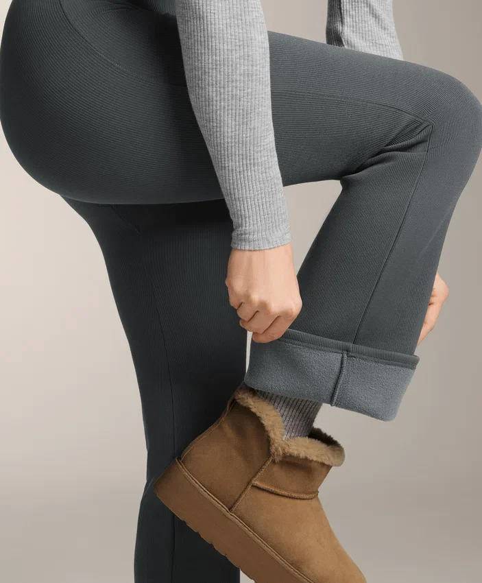 Nahtlose, extra warme Flare-Hose mit superhohem Bund Nahtlose, extra warme Flare-Hose mit superhohem Bund
