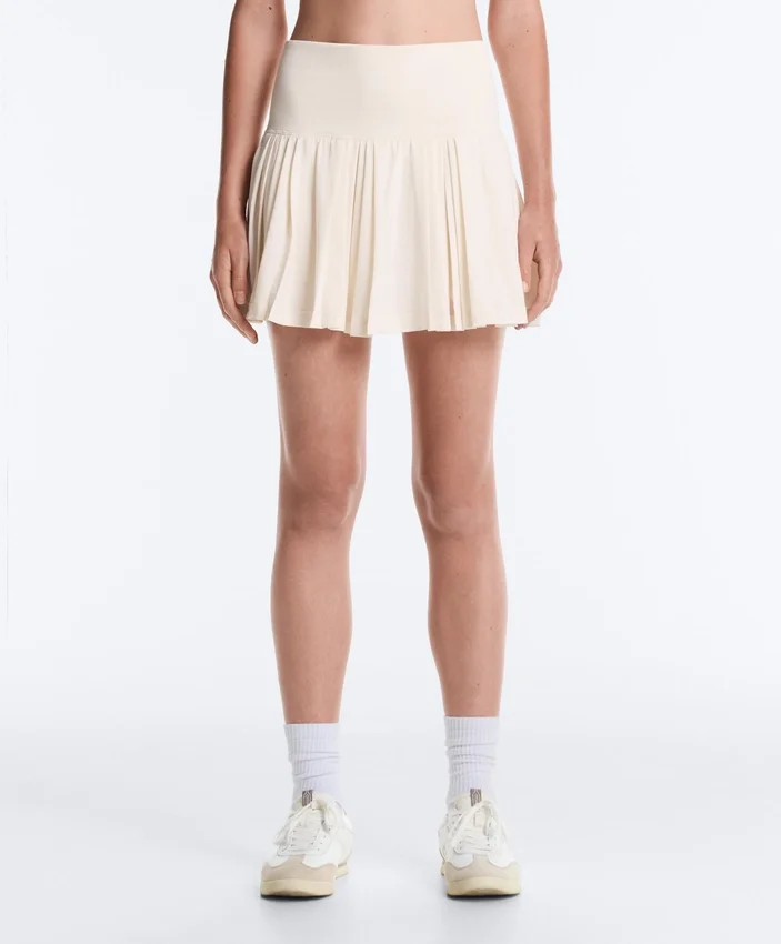 Nahtloser kurzer Faltenrock mit hoher Taille als Short Nahtloser kurzer Faltenrock mit hoher Taille als Short
