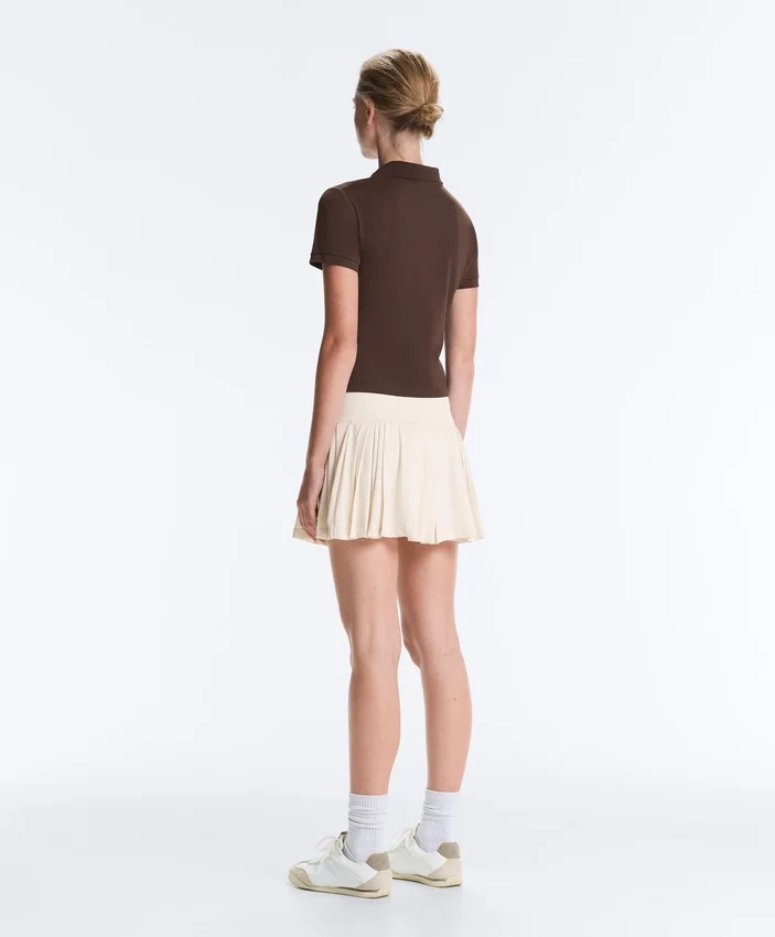 Nahtloser kurzer Faltenrock mit hoher Taille als Short Nahtloser kurzer Faltenrock mit hoher Taille als Short