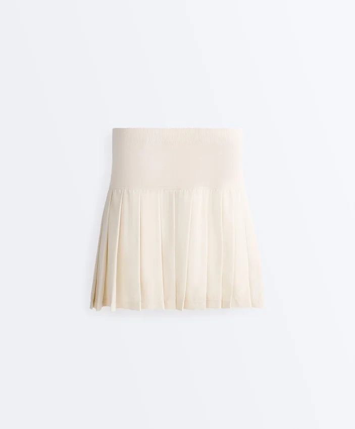 Nahtloser kurzer Faltenrock mit hoher Taille als Short Nahtloser kurzer Faltenrock mit hoher Taille als Short