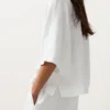 Oversize-Hemd mit kurzen Ärmeln aus 100 % Leinen Oversize-Hemd mit kurzen Ärmeln aus 100 % Leinen