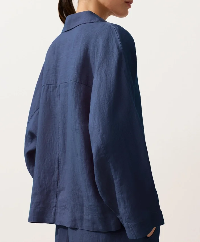 Oversize-Hemd mit langen Ärmeln aus 100 % Leinen Oversize-Hemd mit langen Ärmeln aus 100 % Leinen