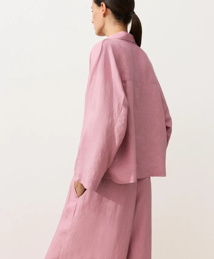 Oversize-Hemd mit langen Ärmeln aus 100 % Leinen Oversize-Hemd mit langen Ärmeln aus 100 % Leinen