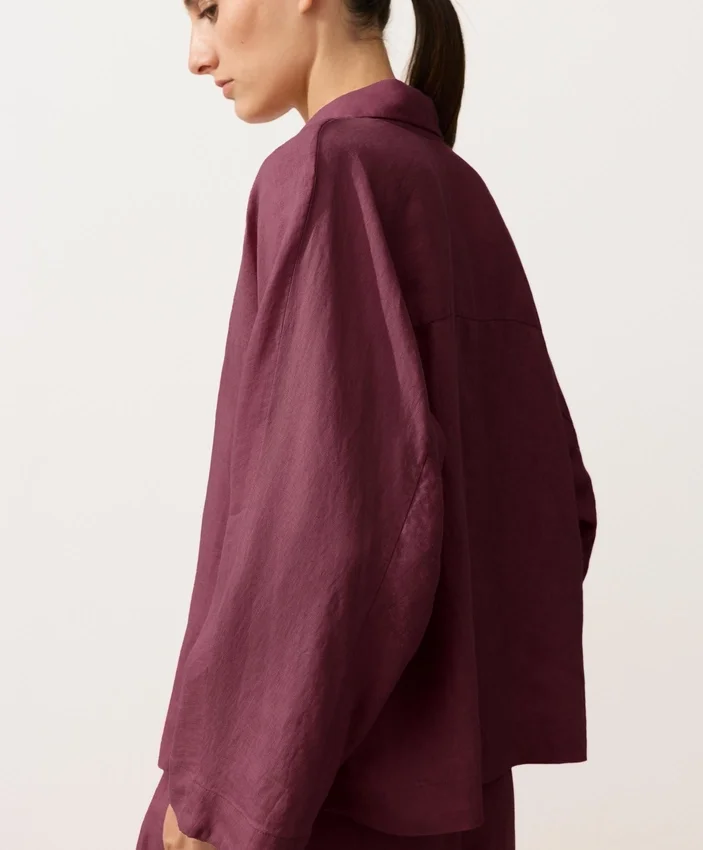 Oversize-Hemd mit langen Ärmeln aus 100 % Leinen Oversize-Hemd mit langen Ärmeln aus 100 % Leinen