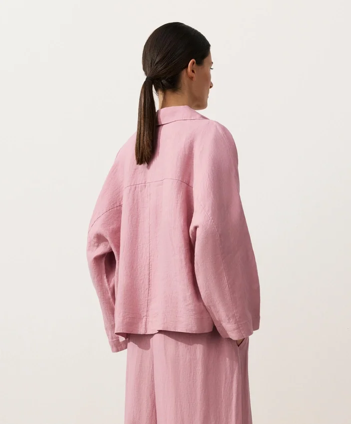 Oversize-Hemd mit langen Ärmeln aus 100 % Leinen Oversize-Hemd mit langen Ärmeln aus 100 % Leinen