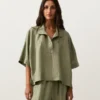 Oversize-Shirt aus 100 % Leinen mit kurzen Ärmeln Oversize-Shirt aus 100 % Leinen mit kurzen Ärmeln