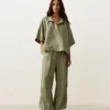 Oversize-Shirt aus 100 % Leinen mit kurzen Ärmeln Oversize-Shirt aus 100 % Leinen mit kurzen Ärmeln