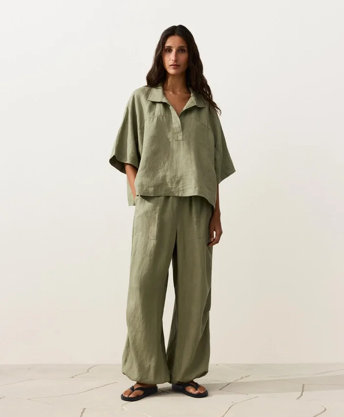 Oversize-Shirt aus 100 % Leinen mit kurzen Ärmeln Oversize-Shirt aus 100 % Leinen mit kurzen Ärmeln