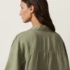 Oversize-Shirt aus 100 % Leinen mit kurzen Ärmeln Oversize-Shirt aus 100 % Leinen mit kurzen Ärmeln