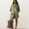 Oversize-Shirt aus 100 % Leinen mit kurzen Ärmeln Oversize-Shirt aus 100 % Leinen mit kurzen Ärmeln