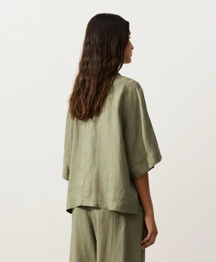 Oversize-Shirt aus 100 % Leinen mit kurzen Ärmeln Oversize-Shirt aus 100 % Leinen mit kurzen Ärmeln