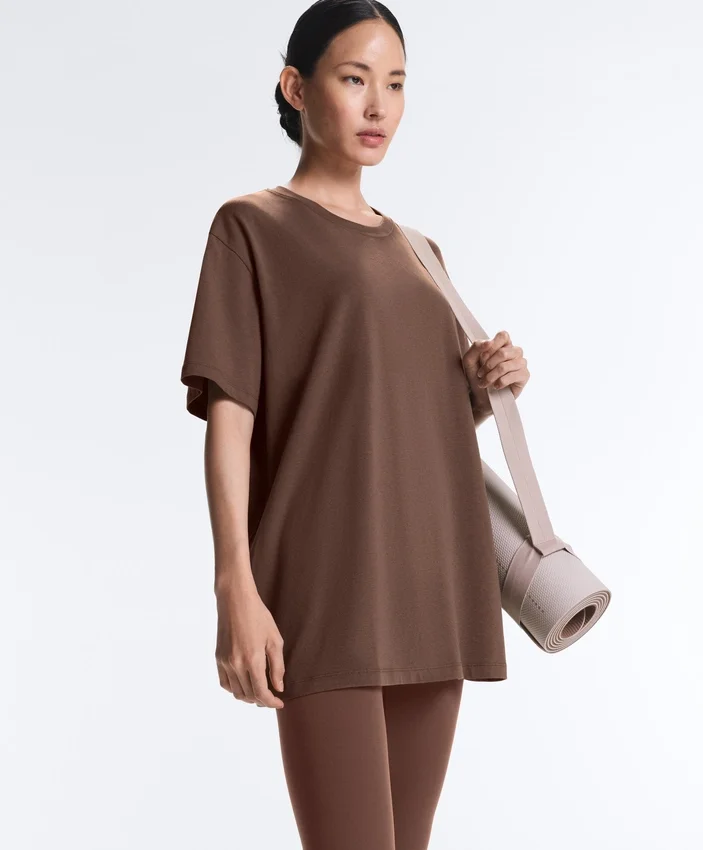 Oversize-T-Shirt aus Baumwollmischung mit kurzen Ärmeln Oversize-T-Shirt aus Baumwollmischung mit kurzen Ärmeln