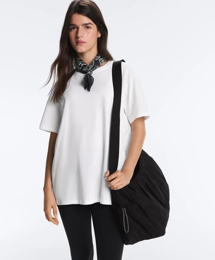 Oversize-T-Shirt aus Baumwollmischung mit kurzen Ärmeln Oversize-T-Shirt aus Baumwollmischung mit kurzen Ärmeln