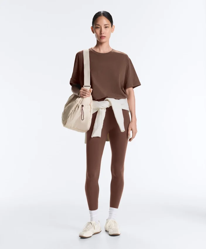 Oversize-T-Shirt aus Baumwollmischung mit kurzen Ärmeln Oversize-T-Shirt aus Baumwollmischung mit kurzen Ärmeln