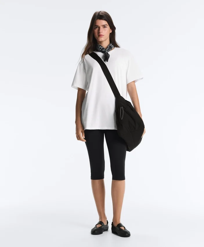 Oversize-T-Shirt aus Baumwollmischung mit kurzen Ärmeln Oversize-T-Shirt aus Baumwollmischung mit kurzen Ärmeln