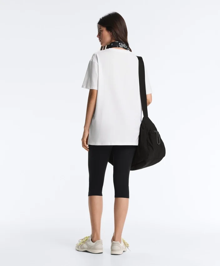 Oversize-T-Shirt aus Baumwollmischung mit kurzen Ärmeln Oversize-T-Shirt aus Baumwollmischung mit kurzen Ärmeln
