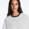 Oversize-T-Shirt aus Baumwollmischung mit kurzen Ärmeln und Kontraststreifen Oversize-T-Shirt aus Baumwollmischung mit kurzen Ärmeln und Kontraststreifen