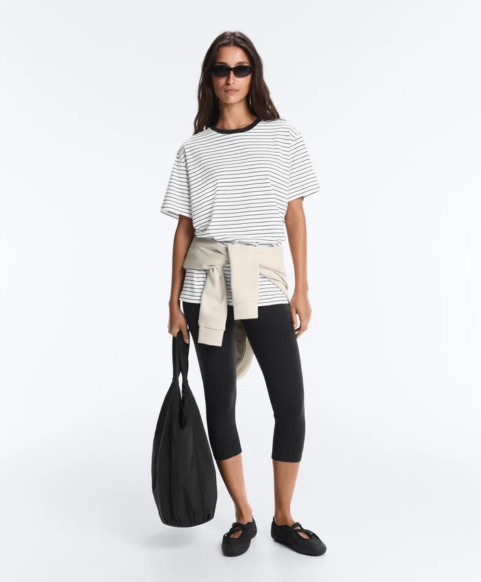 Oversize-T-Shirt aus Baumwollmischung mit kurzen Ärmeln und Kontraststreifen Oversize-T-Shirt aus Baumwollmischung mit kurzen Ärmeln und Kontraststreifen