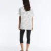 Oversize-T-Shirt aus Baumwollmischung mit kurzen Ärmeln und Kontraststreifen Oversize-T-Shirt aus Baumwollmischung mit kurzen Ärmeln und Kontraststreifen