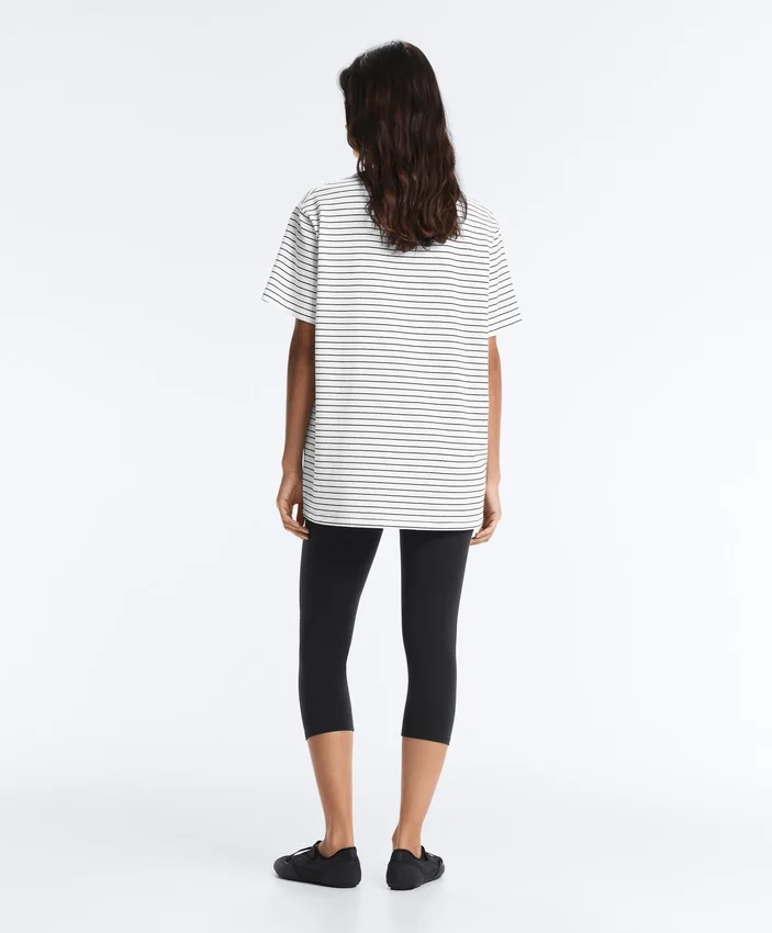 Oversize-T-Shirt aus Baumwollmischung mit kurzen Ärmeln und Kontraststreifen Oversize-T-Shirt aus Baumwollmischung mit kurzen Ärmeln und Kontraststreifen