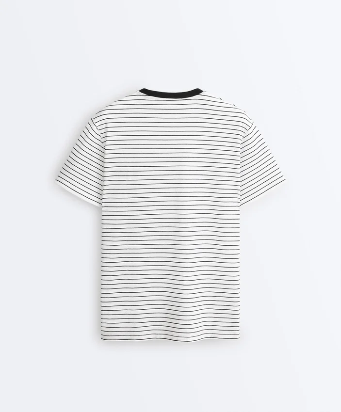 Oversize-T-Shirt aus Baumwollmischung mit kurzen Ärmeln und Kontraststreifen Oversize-T-Shirt aus Baumwollmischung mit kurzen Ärmeln und Kontraststreifen