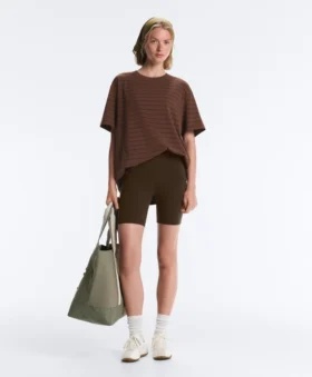 Oversize-T-Shirt aus Baumwollmischung mit kurzen Ärmeln und Streifen auf der Vorderseite Oversize-T-Shirt aus Baumwollmischung mit kurzen Ärmeln und Streifen auf der Vorderseite