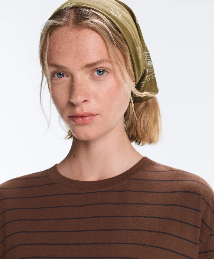 Oversize-T-Shirt aus Baumwollmischung mit kurzen Ärmeln und Streifen auf der Vorderseite Oversize-T-Shirt aus Baumwollmischung mit kurzen Ärmeln und Streifen auf der Vorderseite