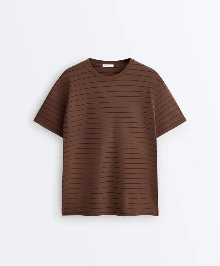 Oversize-T-Shirt aus Baumwollmischung mit kurzen Ärmeln und Streifen auf der Vorderseite Oversize-T-Shirt aus Baumwollmischung mit kurzen Ärmeln und Streifen auf der Vorderseite