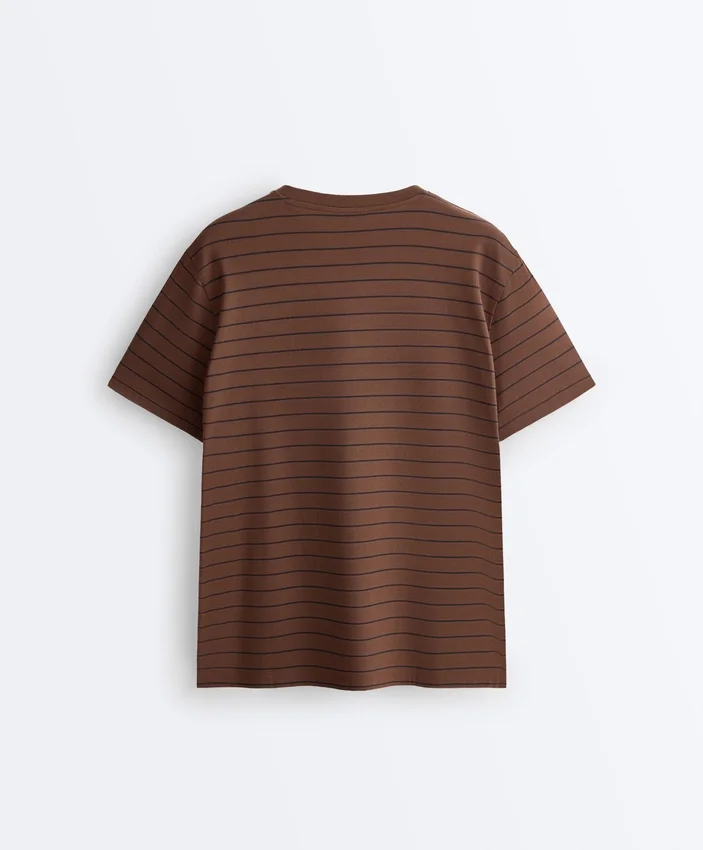 Oversize-T-Shirt aus Baumwollmischung mit kurzen Ärmeln und Streifen auf der Vorderseite Oversize-T-Shirt aus Baumwollmischung mit kurzen Ärmeln und Streifen auf der Vorderseite