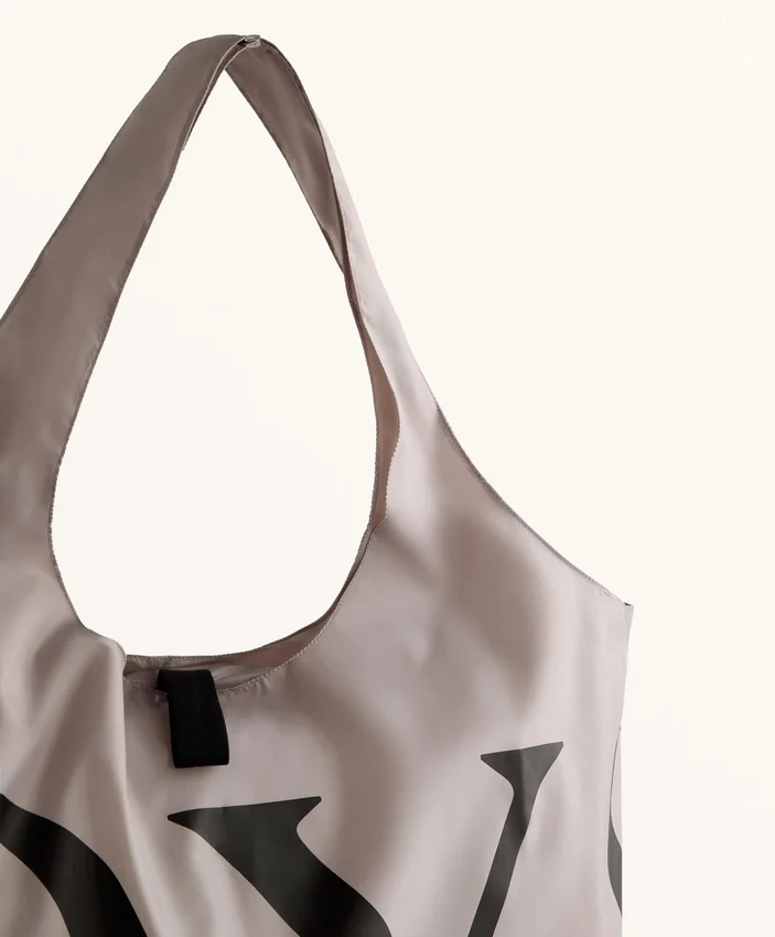 Oysho zusammenfaltbare Tasche Oysho zusammenfaltbare Tasche