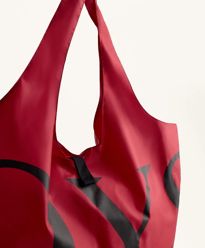Oysho zusammenfaltbare Tasche Oysho zusammenfaltbare Tasche